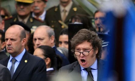 El presidente Javier Milei lanzó su ya clásico grito de “Viva la libertad, carajo” en el cierre del acto central en homenaje a los caídos y veteranos de la Guerra de Malvinas. El presidente Javier Milei lanzó su ya clásico grito de “Viva la libertad, carajo” en el cierre del acto central en homenaje a los caídos y veteranos de la Guerra de Malvinas.