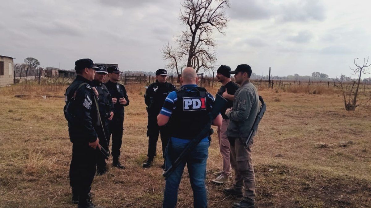 El sospechoso intentó huir a pie por un terreno baldío