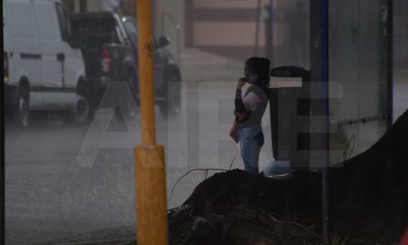 Avanza otro frente de tormenta en la ciudad de Santa Fe, menos intenso que el primero. Avanza otro frente de tormenta en la ciudad de Santa Fe, menos intenso que el primero.