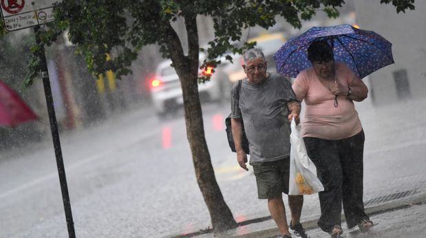 Se recomienda a los ciudadanos evitar sacar la basura y asegurar objetos que puedan ser desplazados por el viento.