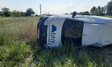 En horas de la tarde de este jueves, un auto terminó volcado sobre la calzada en la ruta 4 km 20, a la altura de la localidad santafesina de Manucho. En horas de la tarde de este jueves, un auto terminó volcado sobre la calzada en la ruta 4 km 20, a la altura de la localidad santafesina de Manucho.
