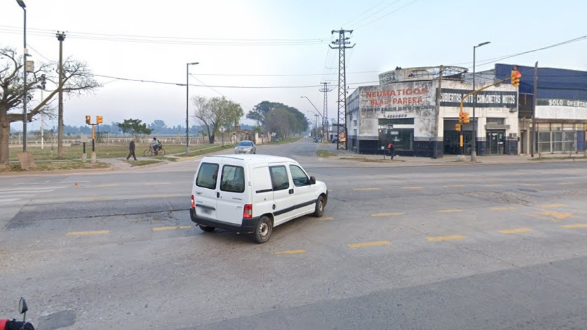 En Blas Parera y Estado de Israel apedrearon un colectivo de la Línea 9.