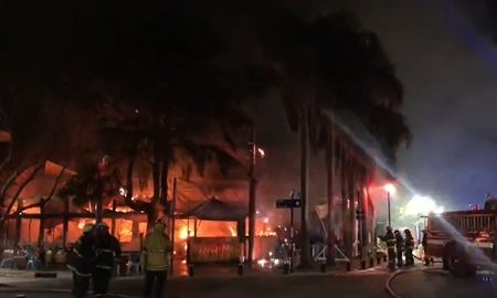 El bar contaba con madera y paja que decoraban el lugar, por lo que facilitó que el incendio se propagara. El bar contaba con madera y paja que decoraban el lugar, por lo que facilitó que el incendio se propagara.