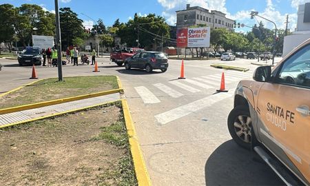 El accidente en López y Planes y Boulevard Pellegrini ocurrió frente a Unión. El accidente en López y Planes y Boulevard Pellegrini ocurrió frente a Unión.
