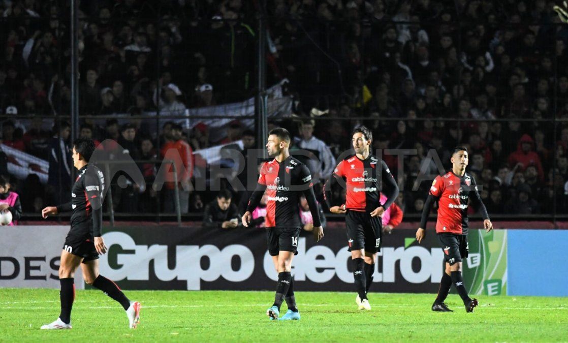 El Club Atlético Colón perdió con Aldosivi como local y quedó en la quinta posición de la Copa de la Liga. Fue le primer paritdo en la historia del fútbol argentino que contó con el sistema VAR.