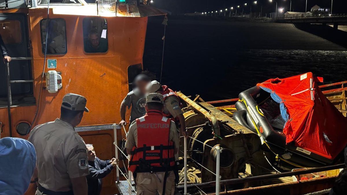 En el operativo interviene el guardacostas GC-69 &ldquo;R&iacute;o Paran&aacute;&rdquo;, que contin&uacute;a con tareas de rastrillaje en la zona.