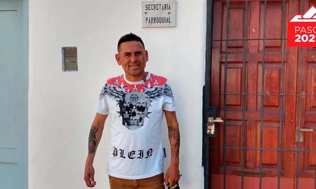 El músico Juanjo Piedrabuena votó este mediodía en la escuela San Antonio de Padua. El músico Juanjo Piedrabuena votó este mediodía en la escuela San Antonio de Padua.