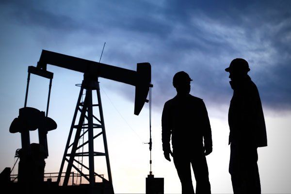 Los precios del petróleo se disparan por temor a una escalada bélica en Medio Oriente