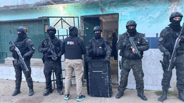 La PDI detuvo a cinco hombres en Santa Fe por tentativa de homicidio y otros delitos.