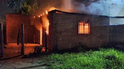 Incendio, amenazas y resistencia: un violento episodio en Sauce Viejo terminó con un detenido
