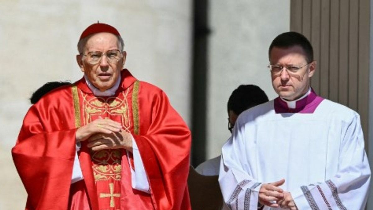 El cardenal Giovanni Battista Re presidió este sábado la misa funeral del papa Francisco.