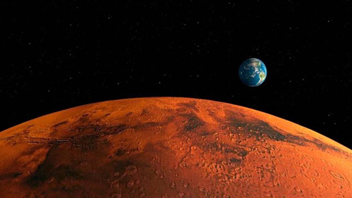 La Tierra y Marte están en estos momentos a unos 97 millones de kilómetros de distancia. Se considera una distancia cercana ya que lo máximo que pueden alejarse son unos 400 millones de kilómetros. Los lo máximo que pueden alejarse la Tierra y Marte son unos 400 millones de kilómetros.