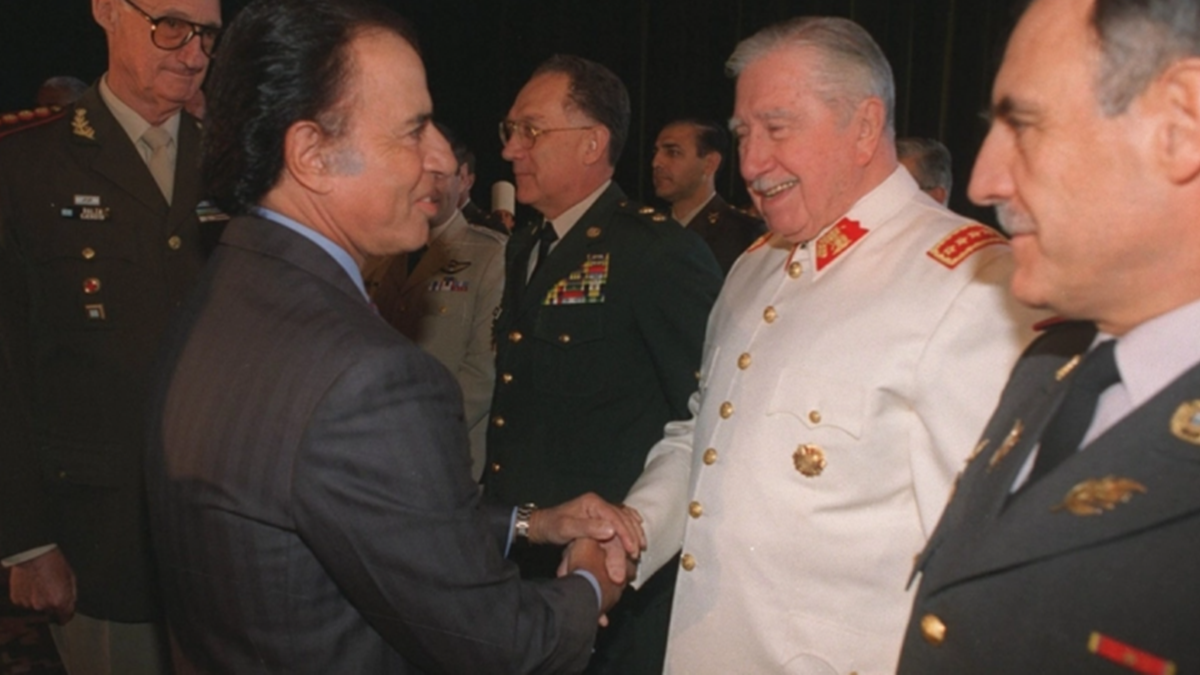 También se le confirió el collar de la "Orden del Libertador General San Martín" en 1993 por el entonces presidente Carlos Menem. También se le confirió el collar de la "Orden del Libertador General San Martín" en 1993 por el entonces presidente Carlos Menem.