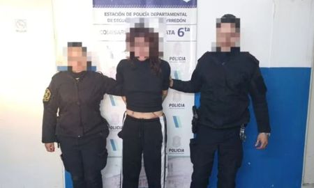 La disputa vecinal terminó con intervención policial y una mujer detenida. La disputa vecinal terminó con intervención policial y una mujer detenida.