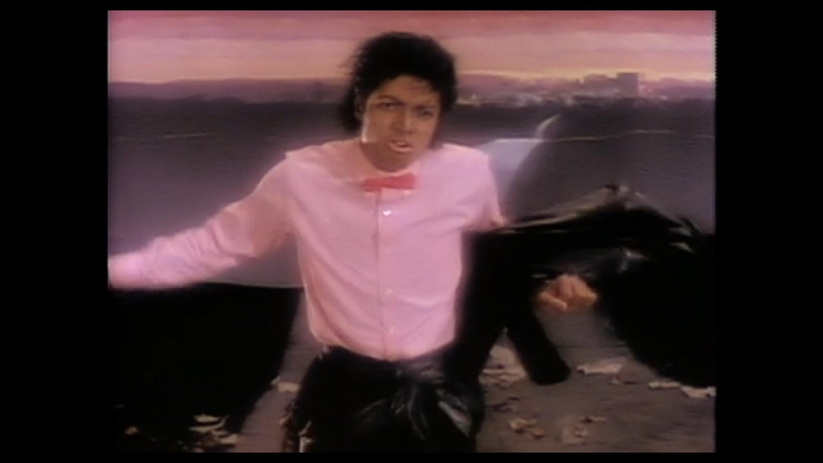 El video o cortometraje de Billie Jean, de Michael Jackson, superó las mil millones de reproducciones en Youtube. El video o cortometraje de Billie Jean, de Michael Jackson, superó las mil millones de reproducciones en Youtube.