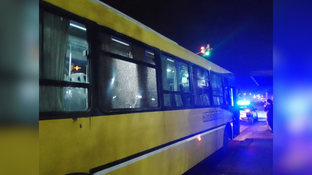 Un colectivo del servicio C Verde sufrió la rotura de uno de sus cristales mientras circulaba por la Ruta 1 en Colastiné.