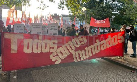 Este viernes 29 de abril, la ciudad de Santa Fe conmemoró un nuevo aniversario de la catástrofe hídrica de 2003, y reclamó memoria, verdad y justicia. Este viernes 29 de abril, la ciudad de Santa Fe conmemoró un nuevo aniversario de la catástrofe hídrica de 2003, y reclamó memoria, verdad y justicia.