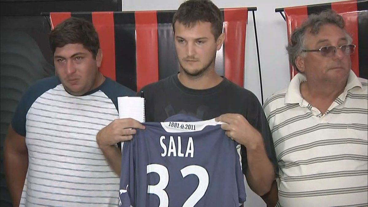 Familiares y amigos de Emiliano Sala pidieron “que la búsqueda continúe hasta el final”