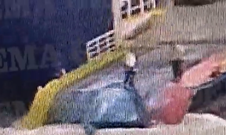 El hombre fue rescatado por el servicio de guardacostas en un estado de inconsciencia. Más tarde, murió. El hombre fue rescatado por el servicio de guardacostas en un estado de inconsciencia. Más tarde, murió.