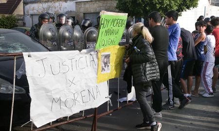 El crimen de Morena Domínguez, la nena de 11 años que murió luego de ser asaltada y golpeada por motochorros, puso el foco sobre la inseguridad en el conurbano bonaerense. El crimen de Morena Domínguez, la nena de 11 años que murió luego de ser asaltada y golpeada por motochorros, puso el foco sobre la inseguridad en el conurbano bonaerense.