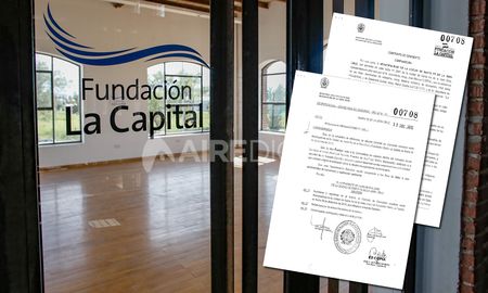 Parte del ala norte del Molino Marconetti se encuentra cerrada con puertas de vidrio que están bajo llave, con un ploteo que dice Fundación La Capital. Parte del ala norte del Molino Marconetti se encuentra cerrada con puertas de vidrio que están bajo llave, con un ploteo que dice Fundación La Capital.