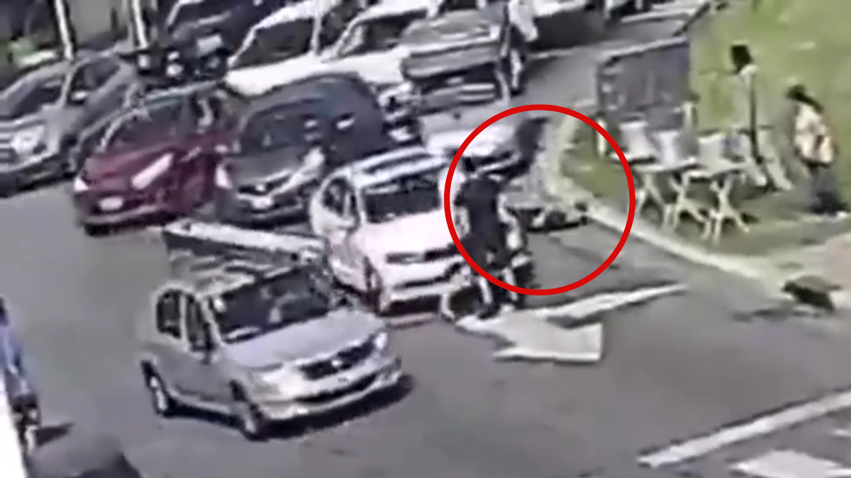 Un conductor le pegó en la cabeza a otro por una discusión vial y lo mató