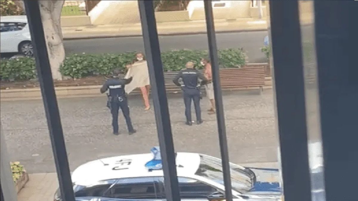 Captan a una pareja teniendo sexo en la calle a plena luz del día