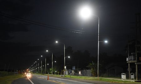 Desde Vialidad confirmaron que el avance de los trabajos de iluminación sobre la ruta 168 alcanzan el 90%. Desde Vialidad confirmaron que el avance de los trabajos de iluminación sobre la ruta 168 alcanzan el 90%.