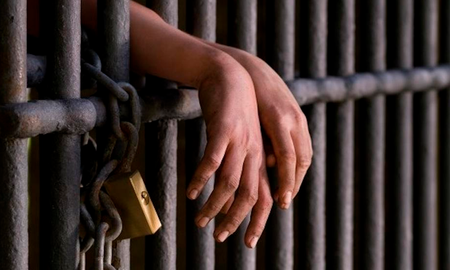 El hombre había sido detenido en mayo de 2018 como acusado de integrar una banda narco que operaba en Nogoyá desde el año anterior, tras lo cual, fue enviado a juicio oral, proceso en el que recibió el arresto domiciliario luego de pasar dos años en prisión de cumplimiento efectivo. El hombre había sido detenido en mayo de 2018 como acusado de integrar una banda narco que operaba en Nogoyá desde el año anterior, tras lo cual, fue enviado a juicio oral, proceso en el que recibió el arresto domiciliario luego de pasar dos años en prisión de cumplimiento efectivo.