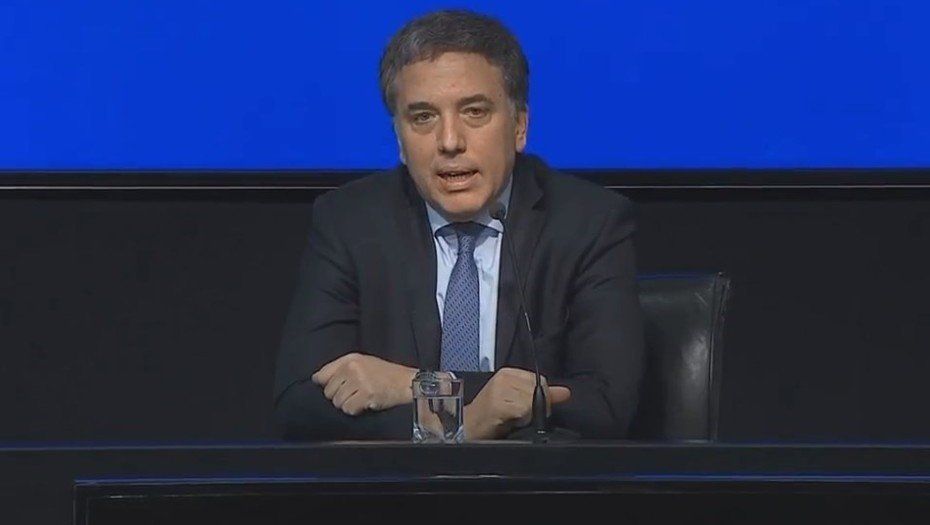 Dujovne: “Estamos trabajando con el nuevo presidente del BCRA para normalizar el mercado de cambios”