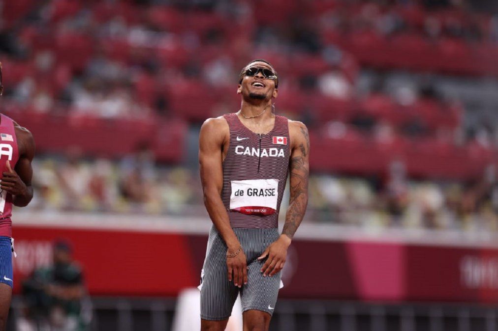 Andre de Grasse se quedó con la medalla de oro en los 200 metros en los Juegos Olímpicos de Tokio.