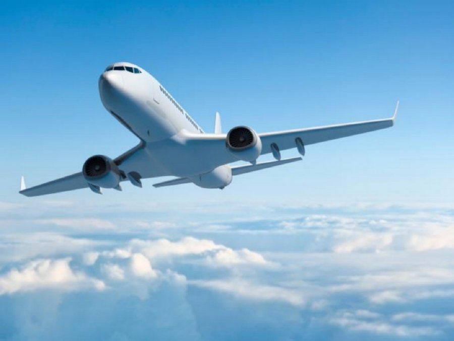 Un avión comenzó a caer en picada luego de ser impactado por un rayo.