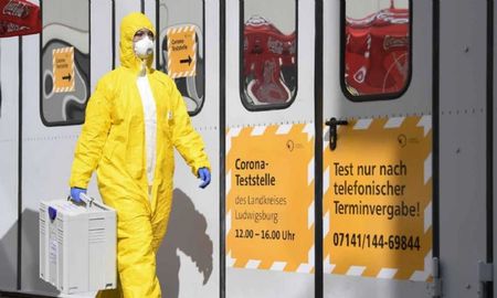 Alemania aprobó este miércoles un confinamiento suave que incluye el cierre de restaurantes, cines, teatros y gimnasios durante cuatro semanas. Alemania aprobó este miércoles un confinamiento suave que incluye el cierre de restaurantes, cines, teatros y gimnasios durante cuatro semanas.