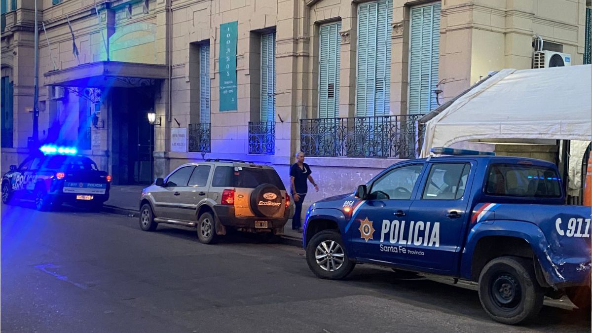 El herido ingresó al Hospital Cullen este lunes cerca de las 19. El herido ingresó al Hospital Cullen este lunes cerca de las 19.