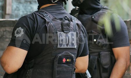 La provincia había comprado 5.500 chalecos balísticos para la Policía santafesina, pero la compañía se negó a entregar los productos con el argumento del salto inflacionario del segundo semestre de 2022. La provincia había comprado 5.500 chalecos balísticos para la Policía santafesina, pero la compañía se negó a entregar los productos con el argumento del salto inflacionario del segundo semestre de 2022.
