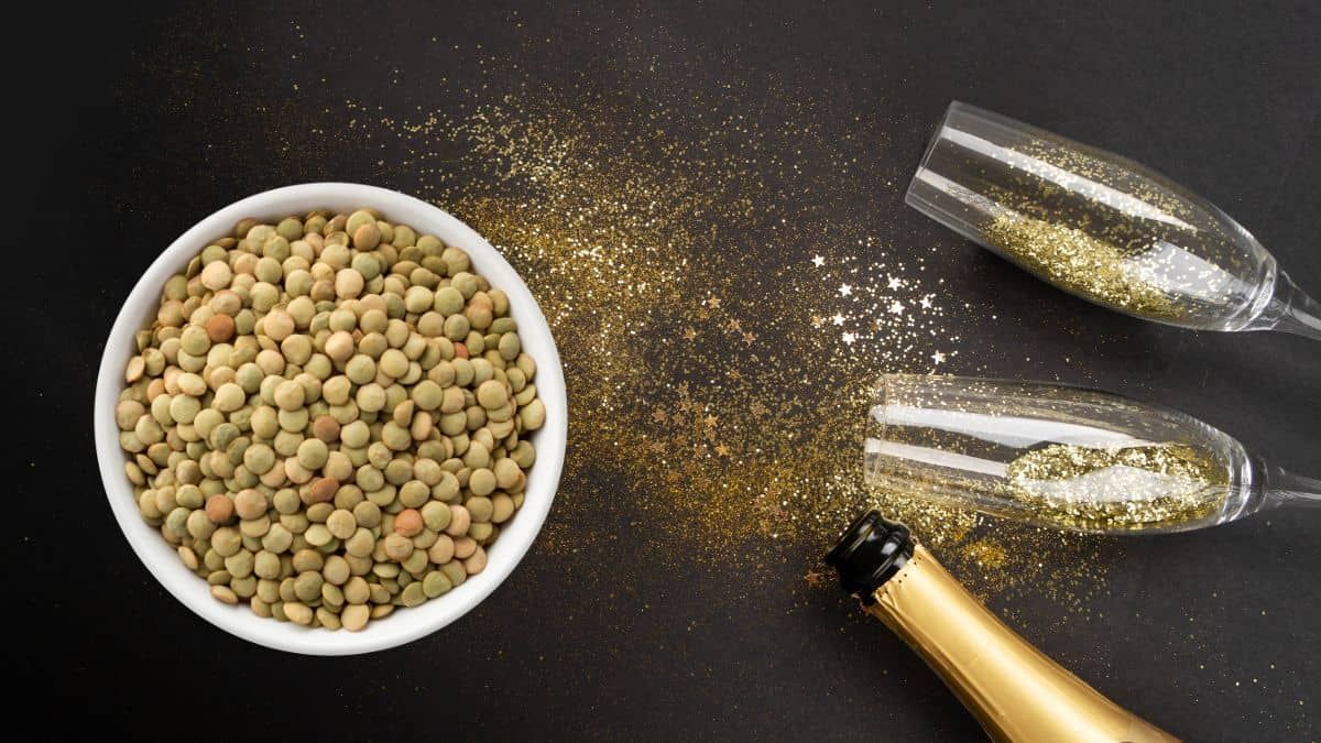 Las lentejas simbolizan prosperidad y “mesa llena”: por eso muchas familias las suman al brindis de Año Nuevo.