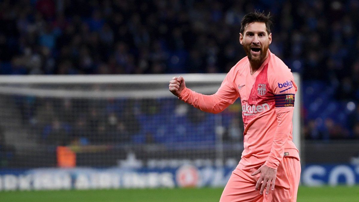 Doblete de Messi de tiro libre ante el Espanyol