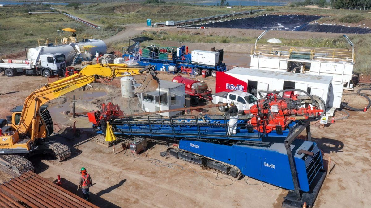 Este es el equipo de Perforación Horizontal Dirigida que llega a la capital provincial para realizar el cruce de la Laguna Setúbal y avanzar en la obra del Gasoducto Gran Santa Fe.
