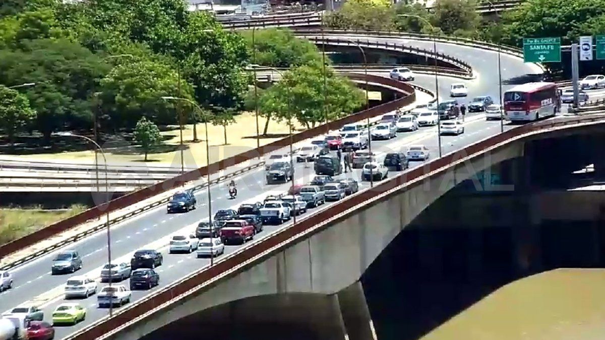 Cualquier accidente sobre Ruta 168 o el Viaductor Oroño en horarios de alto tránsito genera un caos vehicular.