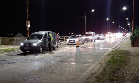Un choque entre un auto y una moto generó demoras en la circulación del Puente Carretero. Un choque entre un auto y una moto generó demoras en la circulación del Puente Carretero.