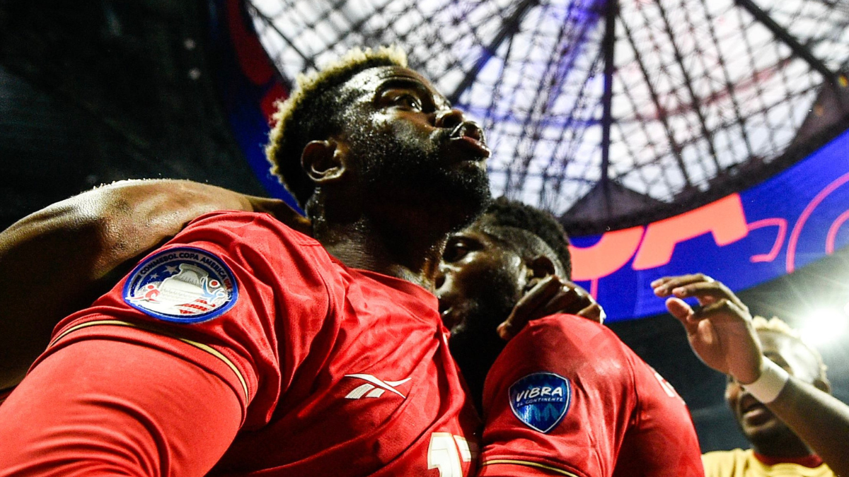 Panamá dio el golpe y le dio vuelta el partido a Estados Unidos.