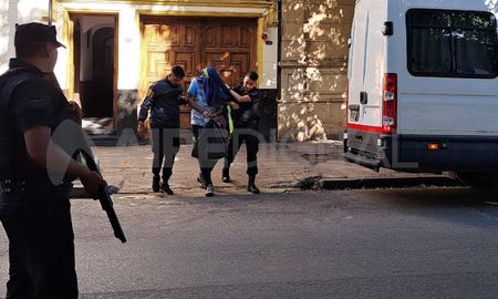El Cachi, al salir de la sede de la Policía Federal de Santa Fe. El Cachi, al salir de la sede de la Policía Federal de Santa Fe.