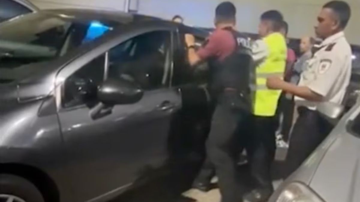 Rescate: nena de 4 años estaba encerrada e inconsciente en un auto.