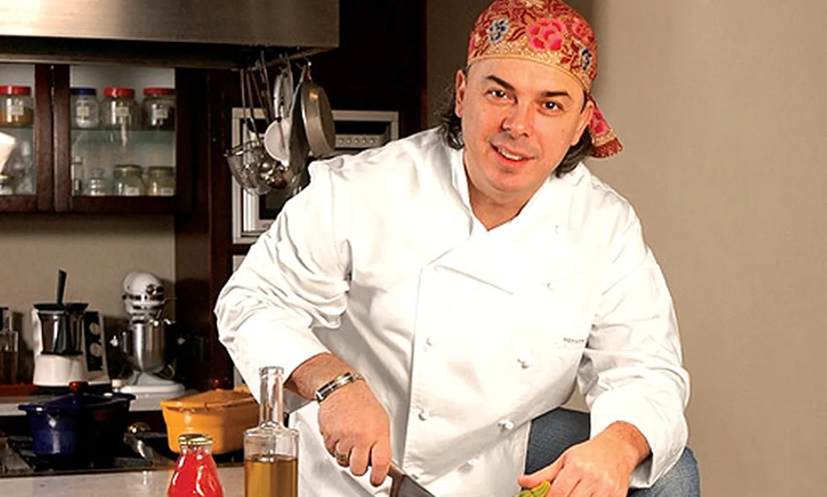 Aunque Donato de Santis nació en Italia, hace más de veinte años vive en Argentina. Aunque Donato de Santis nació en Italia, hace más de veinte años vive en Argentina.