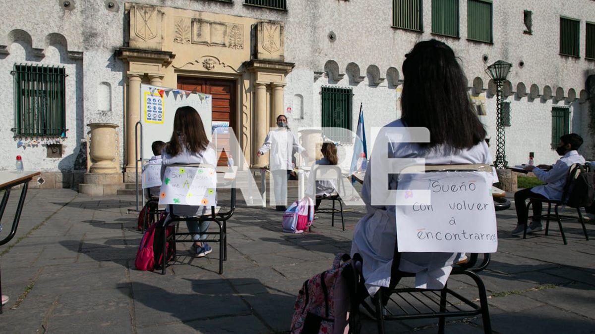 Las clases al aire libre y con cupos reducidos es una de las alternativas para retomar algunas actividades.