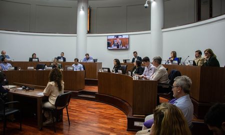 Las opiniones se dividen en el Concejo ante la posibilidad de regular las plataformas digitales de transporte de pasajeros como Uber y Maxim. Las opiniones se dividen en el Concejo ante la posibilidad de regular las plataformas digitales de transporte de pasajeros como Uber y Maxim.