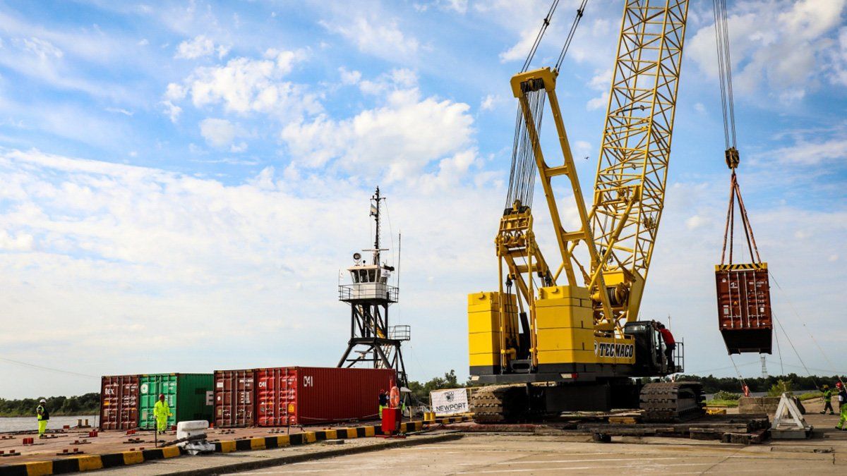 Renata Ghilotti planteó que la política del nuevo gobierno apuntará a promover las exportaciones desde el puerto de Santa Fe y generar un trabajo coordinado con el resto de los puertos públicos provinciales. Renata Ghilotti planteó que la política del nuevo gobierno apuntará a promover las exportaciones desde el puerto de Santa Fe y generar un trabajo coordinado con el resto de los puertos públicos provinciales.