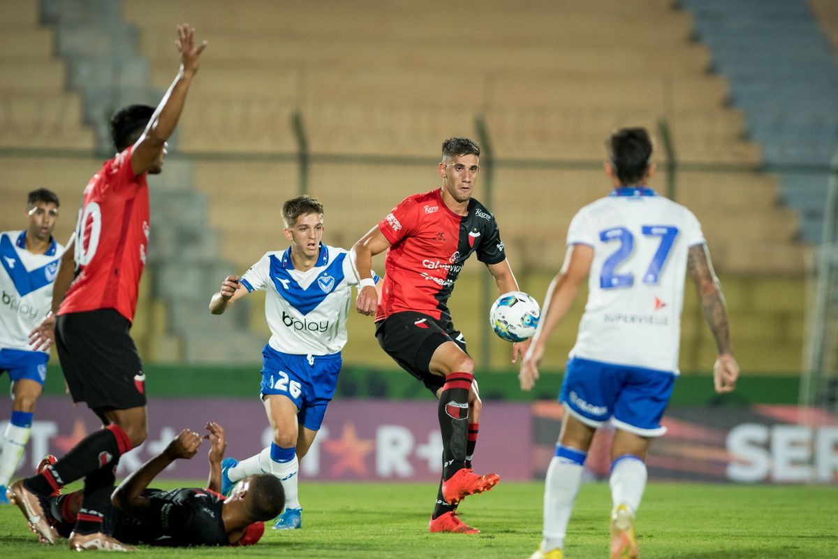 El sabalero inauguró este domingo el torneo de verano Copa Río de La Plata con una derrota frente a Vélez Sarsfield.