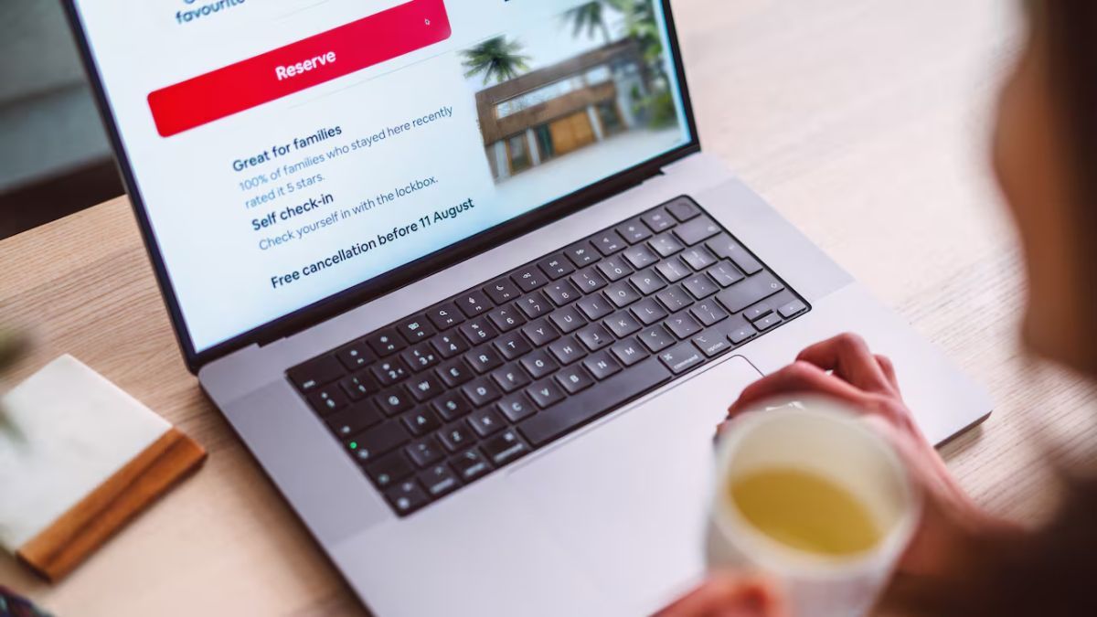Consejos para evitar estafas al reservar hospedajes turísticos.