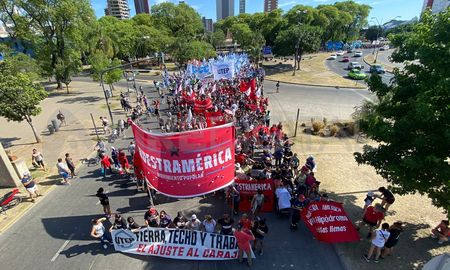 Trabajadores de la economía popular se manifsetaron por las calles de la ciudad de Santa Fe. Trabajadores de la economía popular se manifsetaron por las calles de la ciudad de Santa Fe.